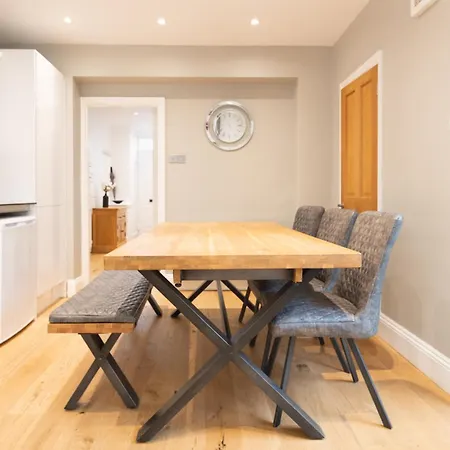 Sillwood Mews - With Free Parking-2