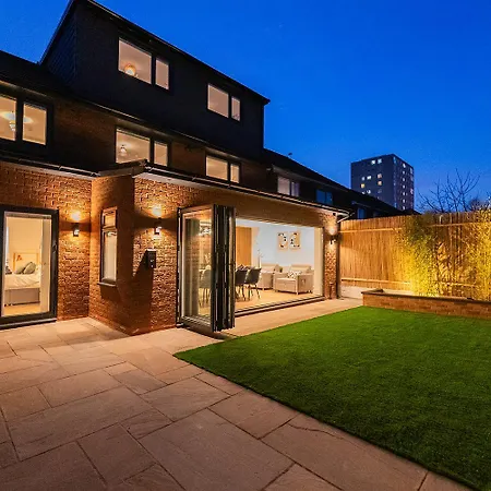 Luxury 8 Bed Home Manchester-2