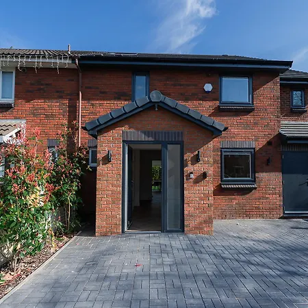 Luxury 8 Bed Home Manchester-3