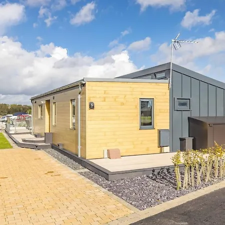 Racecourse Marina Lodge, Hot Tub, Gated Parking-3