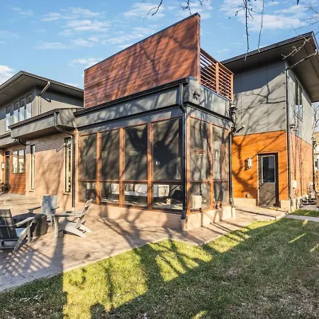 Luxury Home In Green Hills With Garage And Walk To The Park-2