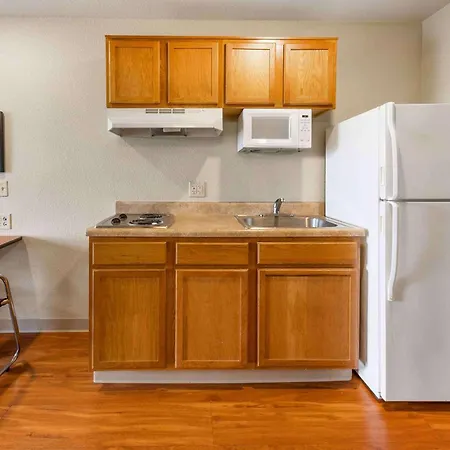 Extended Stay America Select Suites - Cleveland - Airport-2