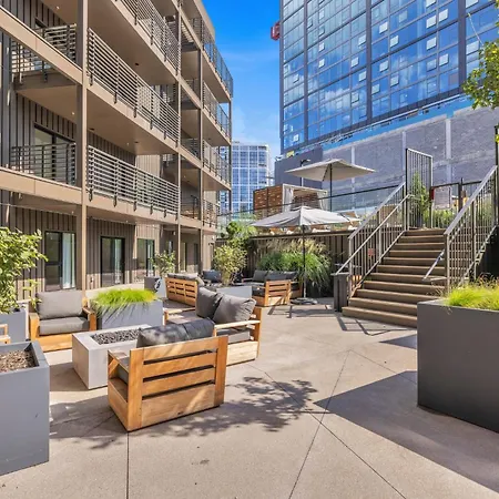 Honky Tonk Hideaway Walk To Broadway W Gym, Pool, Parking-2