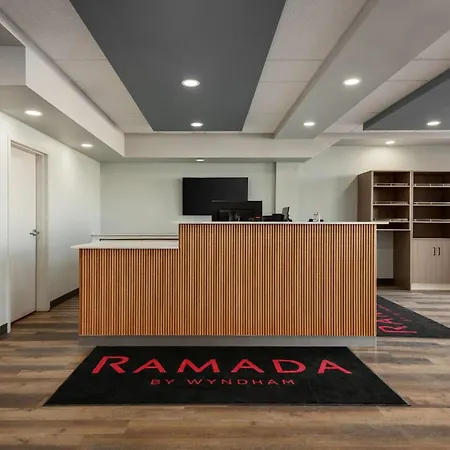 Ramada By Wyndham West Edmonton Hotel & Suites-2