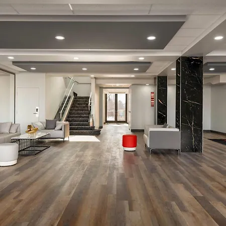 Ramada By Wyndham West Edmonton Hotel & Suites-3