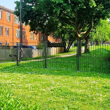 3Bed 2Bath House-Free Parking-Fast Wifi-Garden-Entire Home-2Mins From Train Station-Sleeps 6-3
