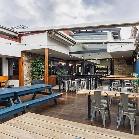 The Lakes Hotel, Rosebery-3