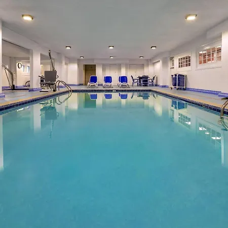 Howard Johnson Plaza By Wyndham Ocean City Oceanfront-3