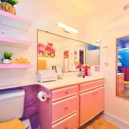 Pink Luxe Spa Retreat In San Diego, Private Rooms With Shared Kitchen And Pool-2