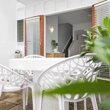 The Queenslander Family Townhouse Near Four Mile Beach-2