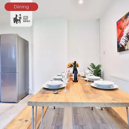 2 -4 Bed Family Home Contractors Parking Wi-Fi-3