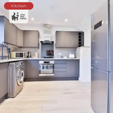 2 -4 Bed Family Home Contractors Parking Wi-Fi-2