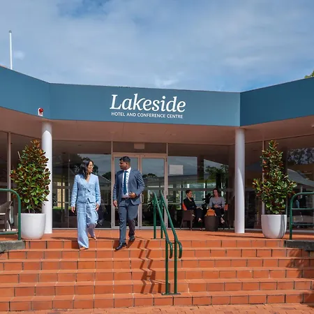 Lakeside Hotel And Conference Centre-2