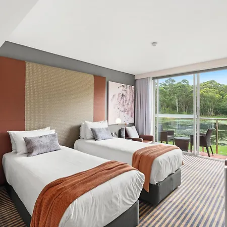 Lakeside Hotel And Conference Centre-3