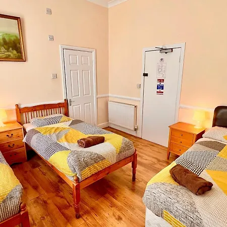Castle Lodge Guest House 86-88 Sheil Rd L6 3Af-3