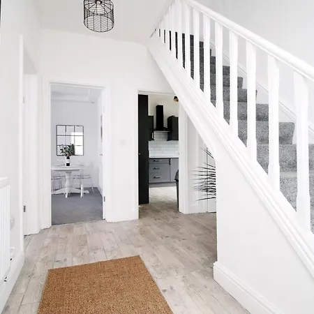 Royal Oak House By Ty Sa - 5 Bedroom House-3