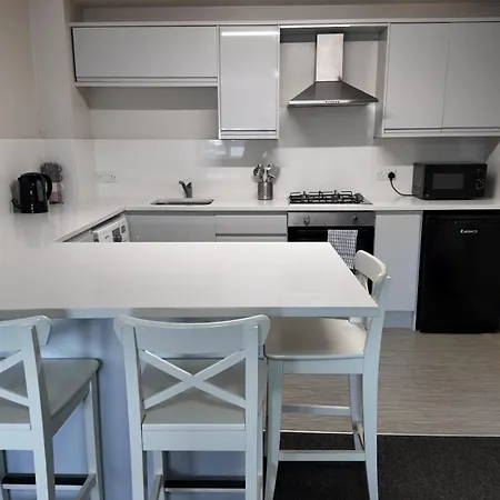 Ryan I Air I Bnb - 102 Mill Street - Free Parking-2