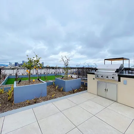 Westwood Penthouse 3 Bedroom 2 Bath W Gym, Balcony, Parking-2