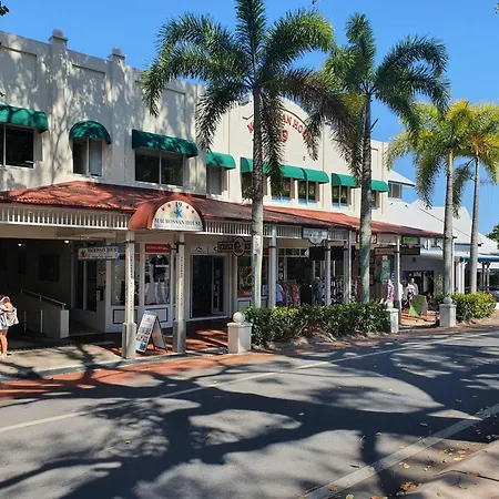 Macrossan House Boutique Holiday Apartments-3