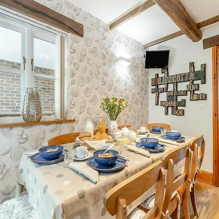 Nobles Cottage - Uk43351-2