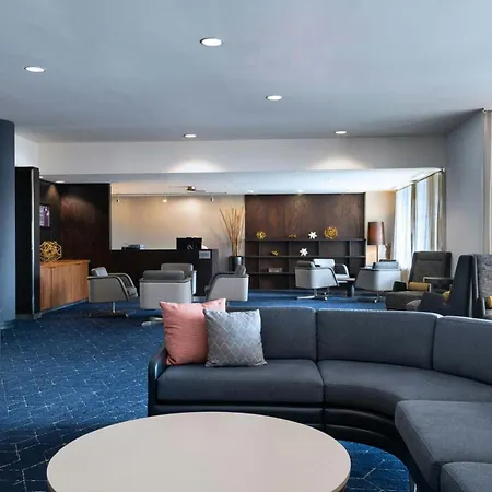 Courtyard By Marriott Omaha Aksarben Village-2