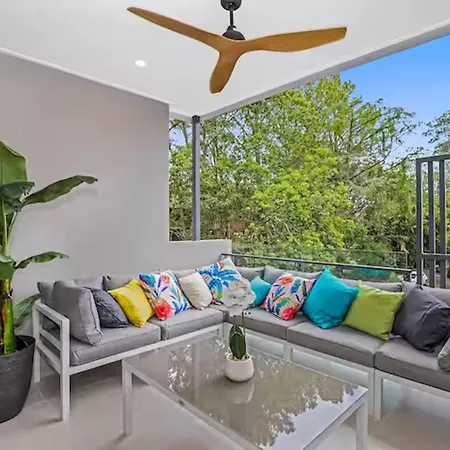 Park Avenue Luxe Chic Townhouse Sleeps 9, Carpark-2