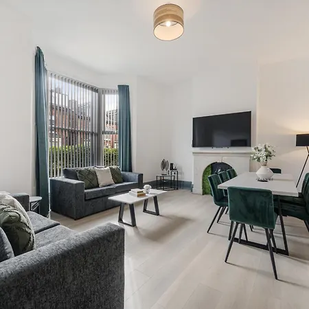 Onslow House - Air Host & Stay - 5 Bed, Sleeps 14-2