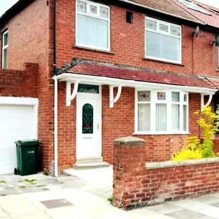 4 Bedroom House In Newcastle City Centre Location, Free Parking, Fast Wifi-3