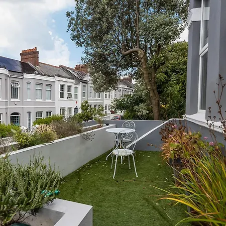Spacious 4Bed Townhouse Sleeps 7 Prime Location Perfect For Groups, Families And Contractors-3
