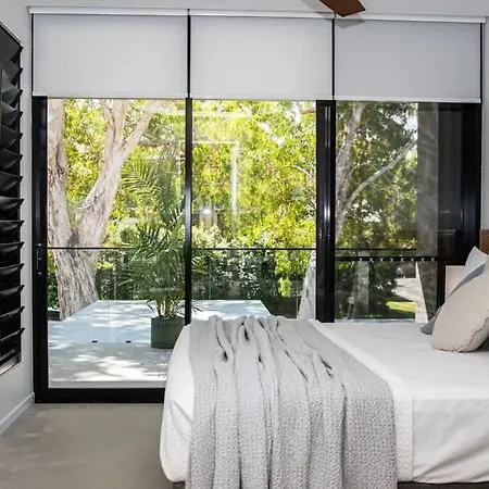 Azure Port Douglas - Luxurious & Modern-2