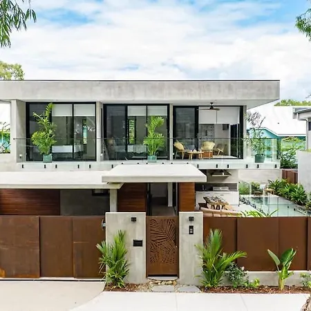 Azure Port Douglas - Luxurious & Modern-3
