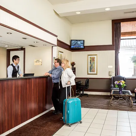 Emerald Hotel & Suites Calgary Airport-3