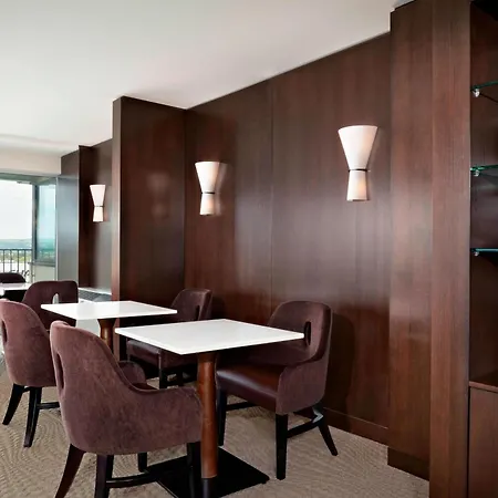 Sheraton Cavalier Calgary Hotel-2