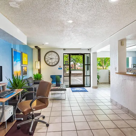 Days Inn By Wyndham Raleigh Glenwood-Crabtree-2