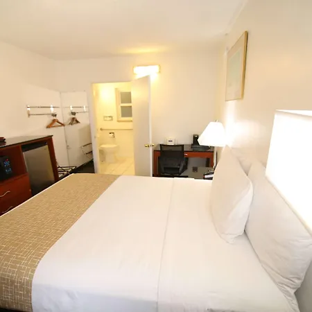 Travelodge By Wyndham Burbank-Glendale-3