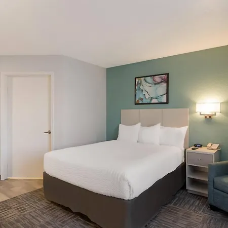 Mainstay Suites Omaha Old Mill-2