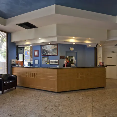 Madison Capital Executive Apartments-3