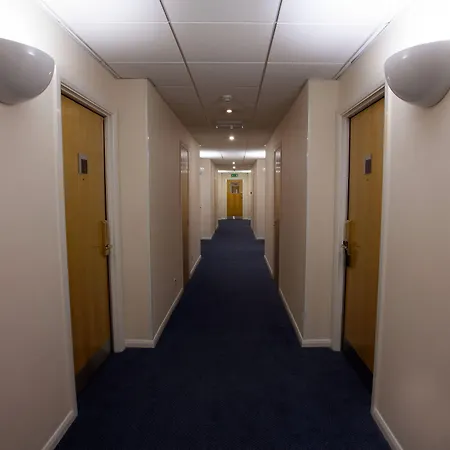 Ibis Cardiff Gate - International Business Park-2