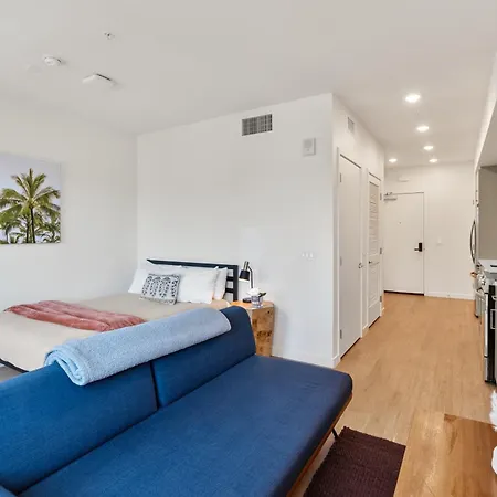 Bright Studio On Sunset Blvd Pool, Parking, Gym-3