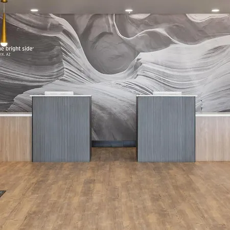 La Quinta Inn & Suites By Wyndham Phoenix West Glendale-3