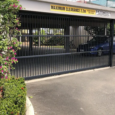 Cairns Reef Apartments & Motel-3