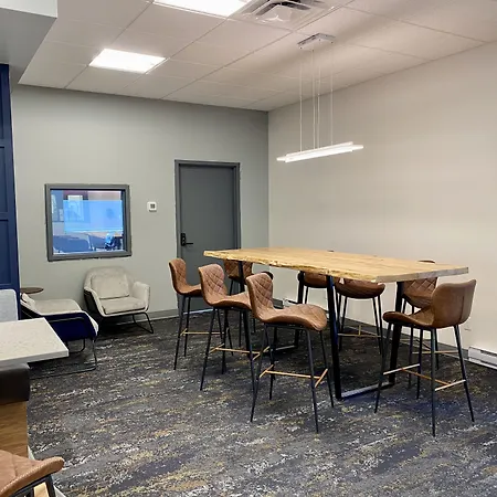 Howard Johnson By Wyndham Winnipeg West-3