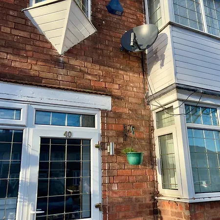 4 Bed House-Sleeps 7-Free Parking-2