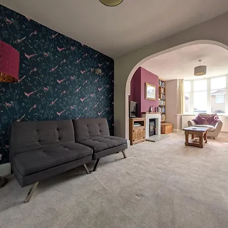 Cherry View House 3 Bed Garden Parking Sleeps 8-3