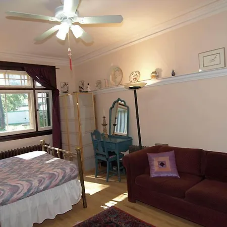 Downtown Bed And Breakfast-3