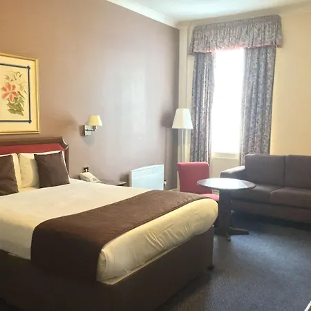Ramada Crawley-Gatwick-2