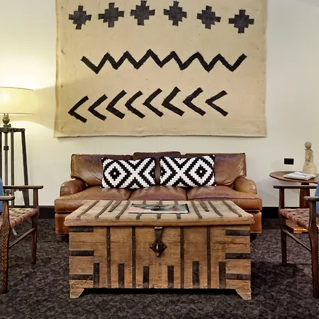 Independence Square Lodge By Frias-2