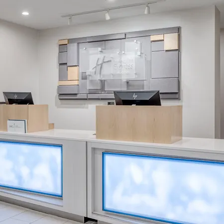 Holiday Inn Express Hotel & Suites Ottawa Airport By Ihg-3