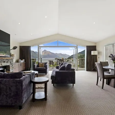 Queenstown House Bed & Breakfast And Apartments-3