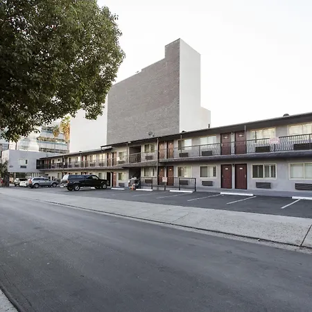 Hollywood Palms Inns & Suites-2